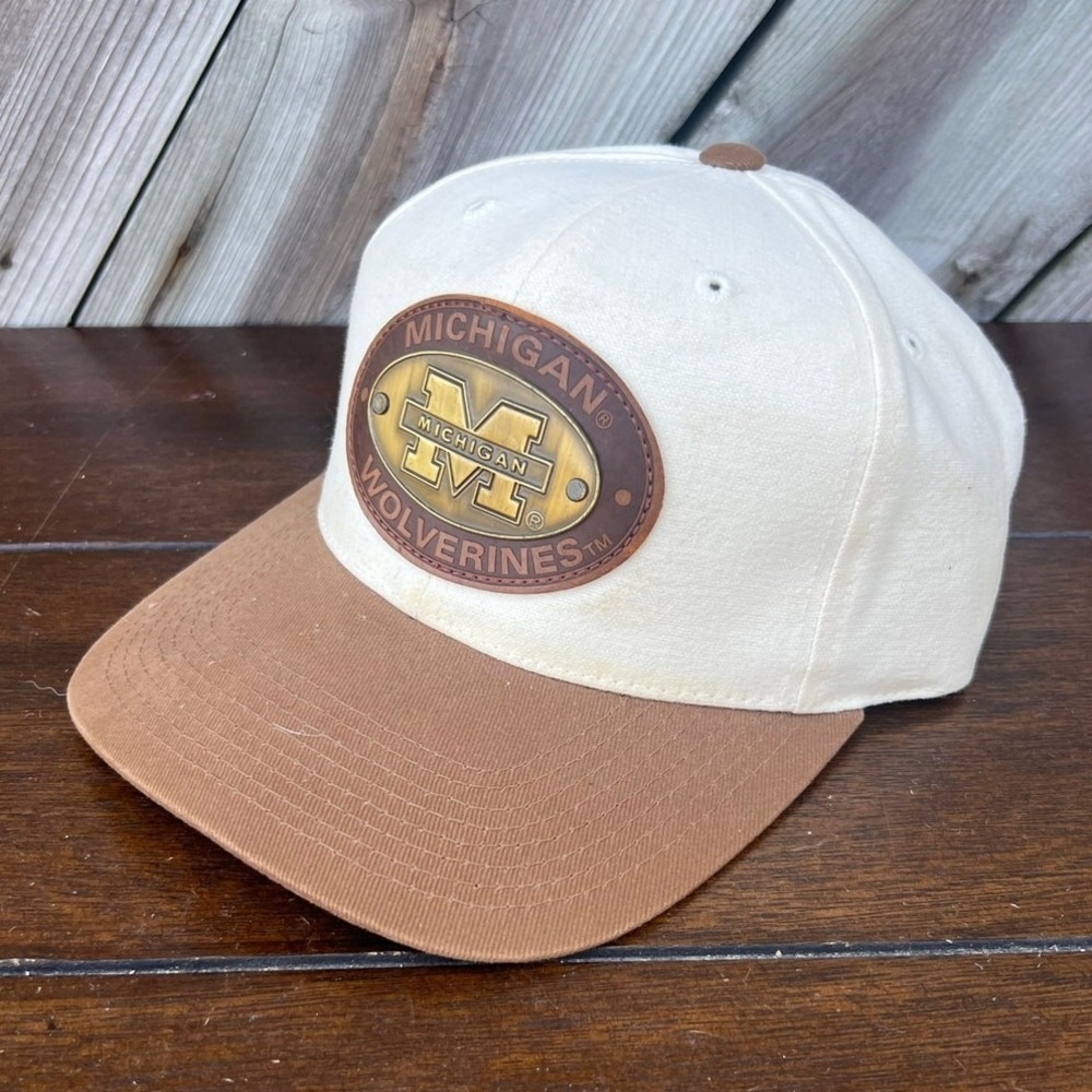 Vintage‎ Michigan Wolverines Hat Signatures Leather Patch 2 Tone Strapback Cream